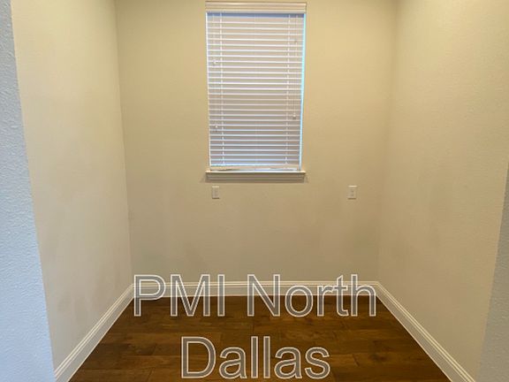 5th image of 6909 Royal View Dr
