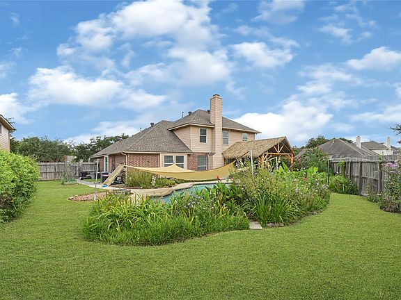 4th image of 183 Greenridge Cir