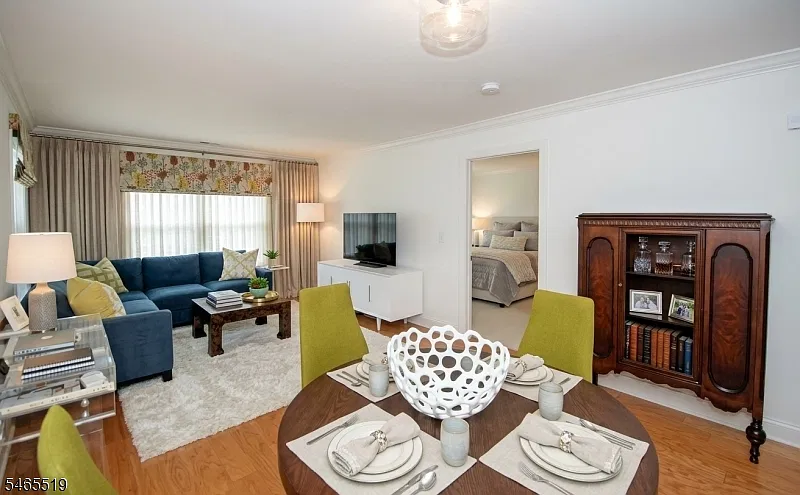 1 bed, 1.0 bath, $2,200 — Photo 3