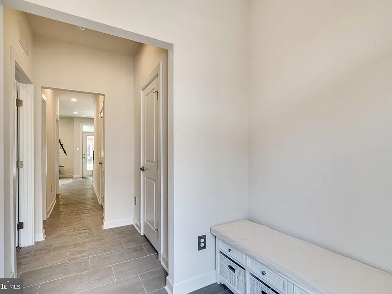 1133 S Monroe St — Photo 48
