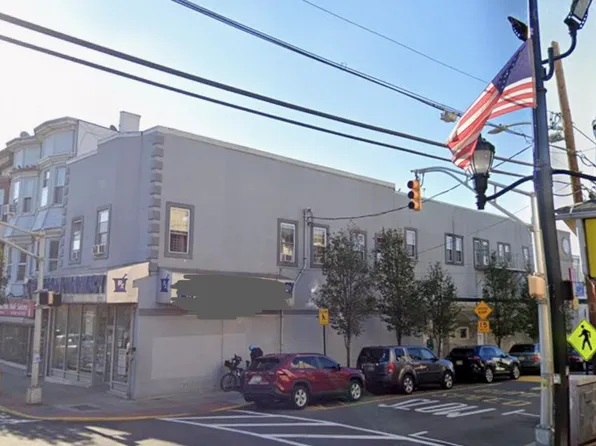 1019 Summit Avenue image 1 of 1