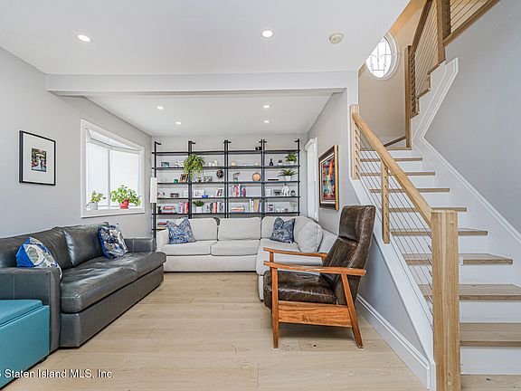 4th image of 12 Lloyd Ct