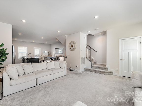 4th image of 9218 Mallard Mills Dr