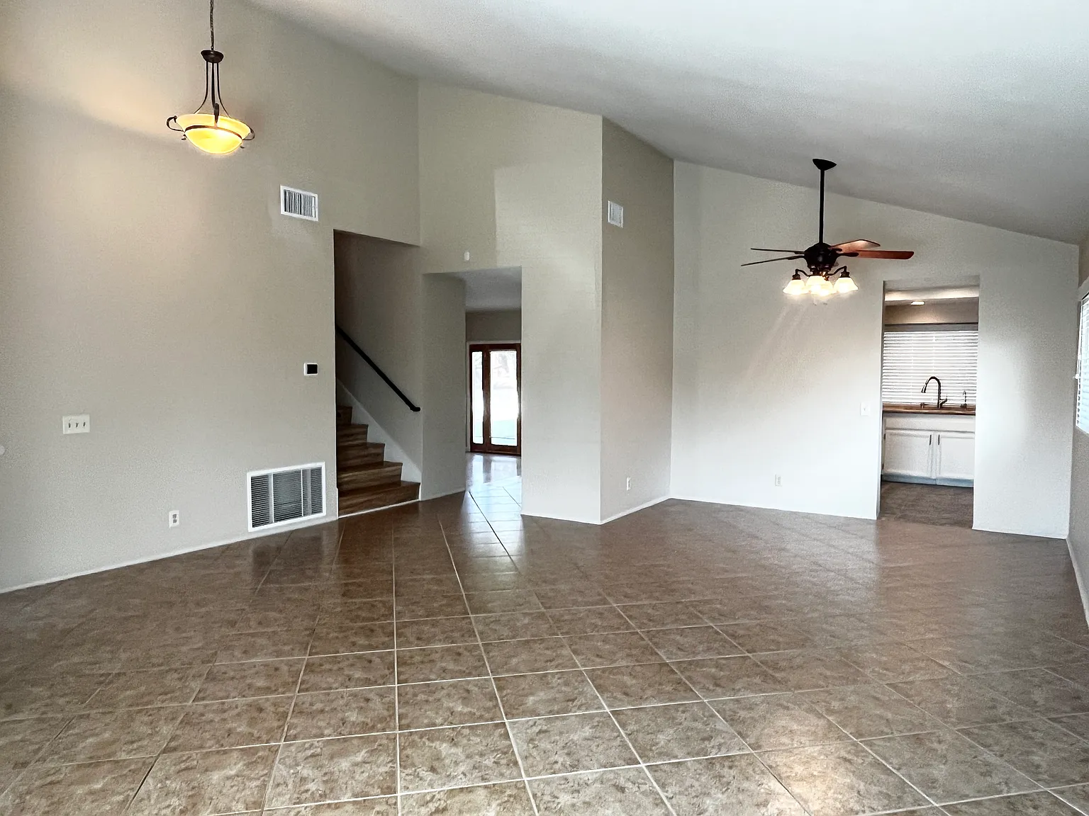 4 bed, 2.5 bath, 2135 sqft, $5,000 — Photo 2