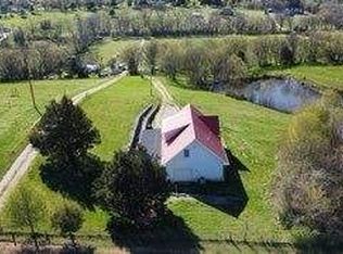 210 County House Rd, Cottontown, TN 37048