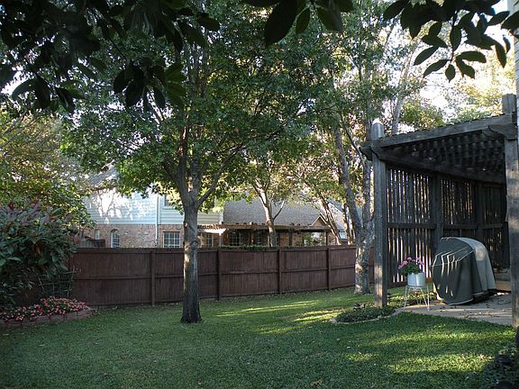 2nd image of 1101 Woodbriar Dr