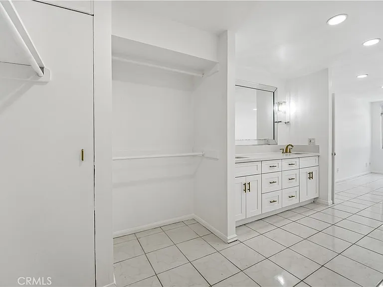 5301 Balboa Blvd #F7 — Photo 30