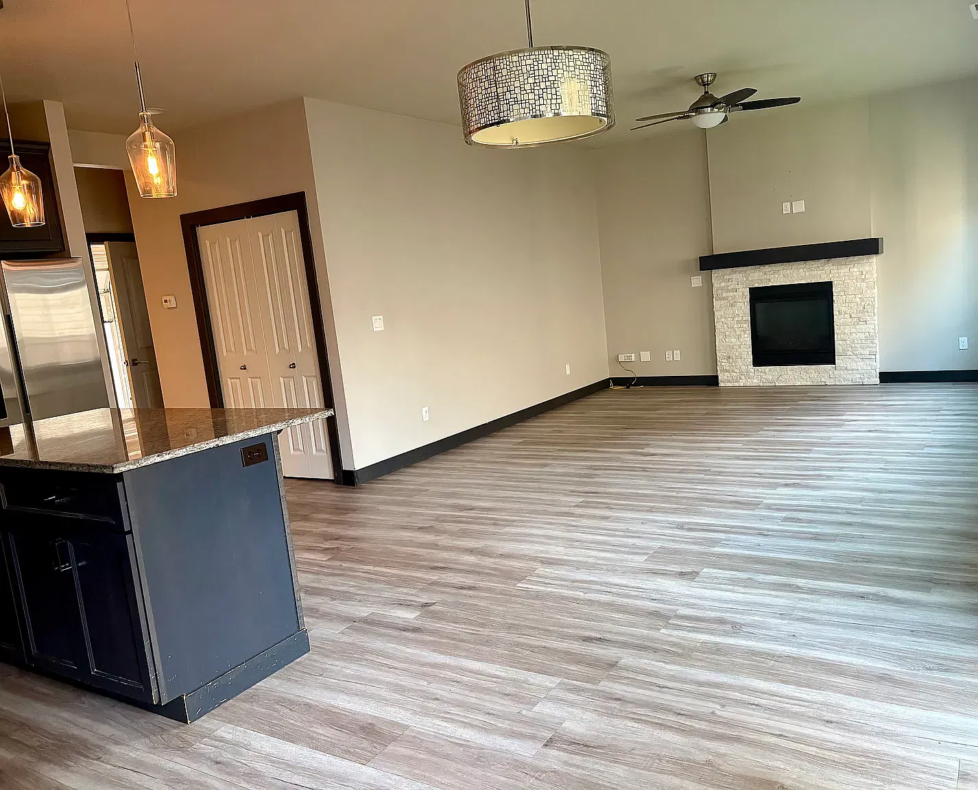 4 bed, 2295 sqft, $3,850 — Photo 2