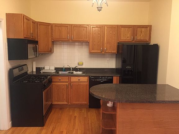 2nd image of 2885 N Milwaukee Ave #2R