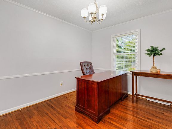 5th image of 311 Longview Ter