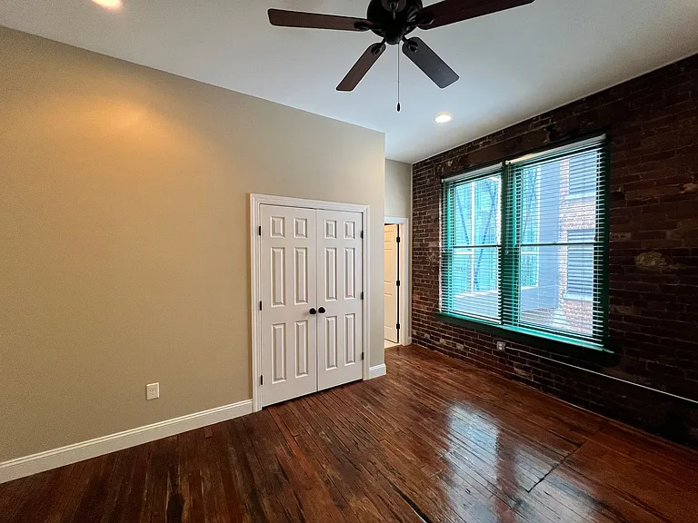 301 Market St SE — Photo 9