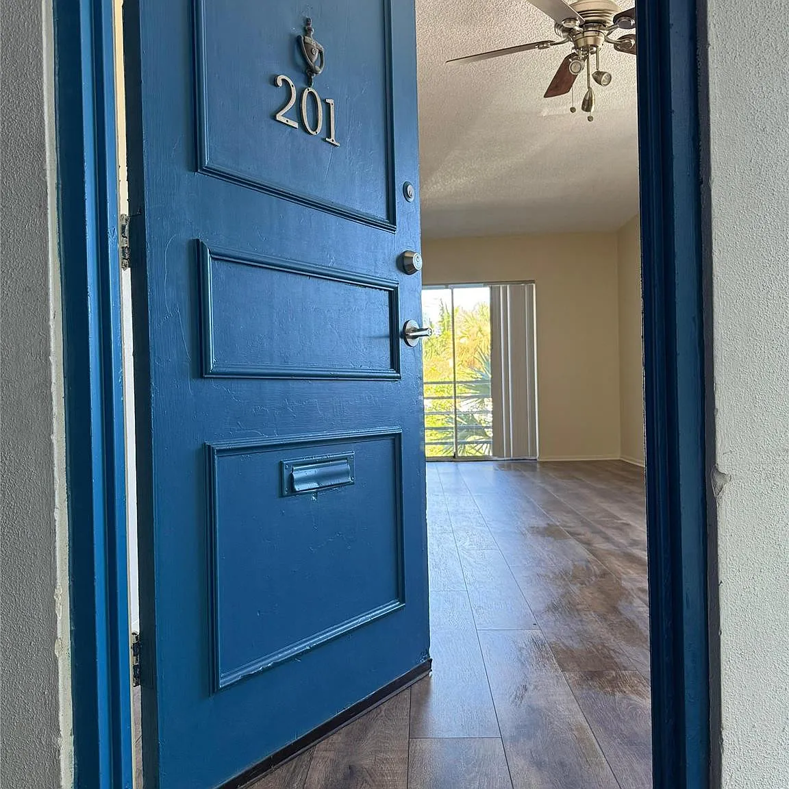 2 bed, 2.0 bath, 890 sqft, $2,000 — Photo 1