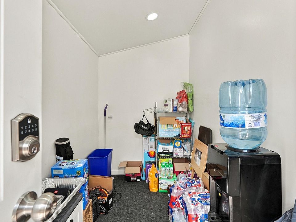 92 E Pleasant St, photo 16