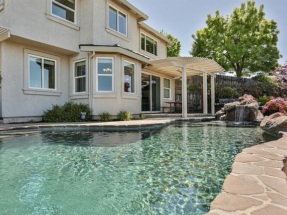 4th image of 3018 Woodleigh Ln