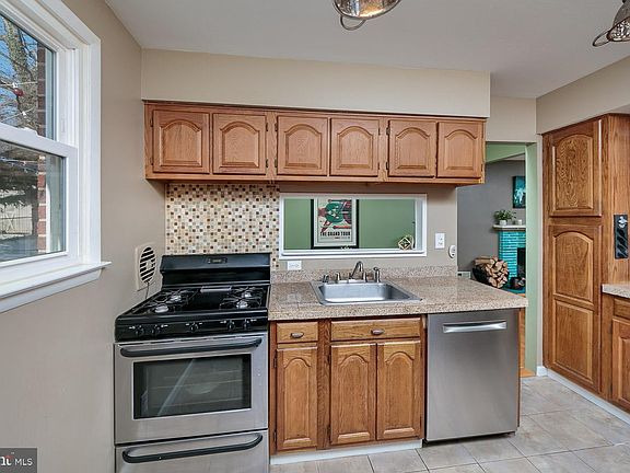 5th image of 105 Glenrae Dr