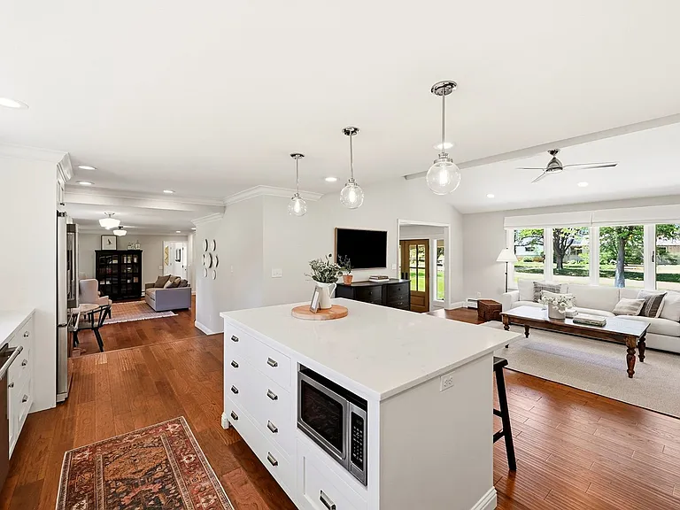 516 Country Ln — Photo 12