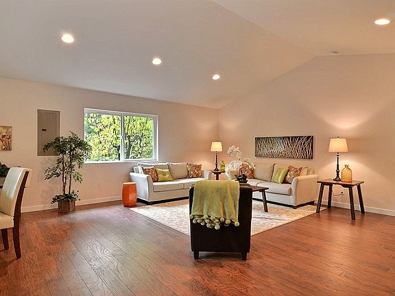 4th image of 6770 Regency Dr SE