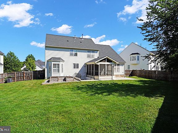 3rd image of 45917 Pullman Ct