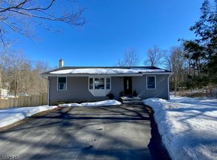 7 Fawn Rd, Highland Lakes, NJ 07422