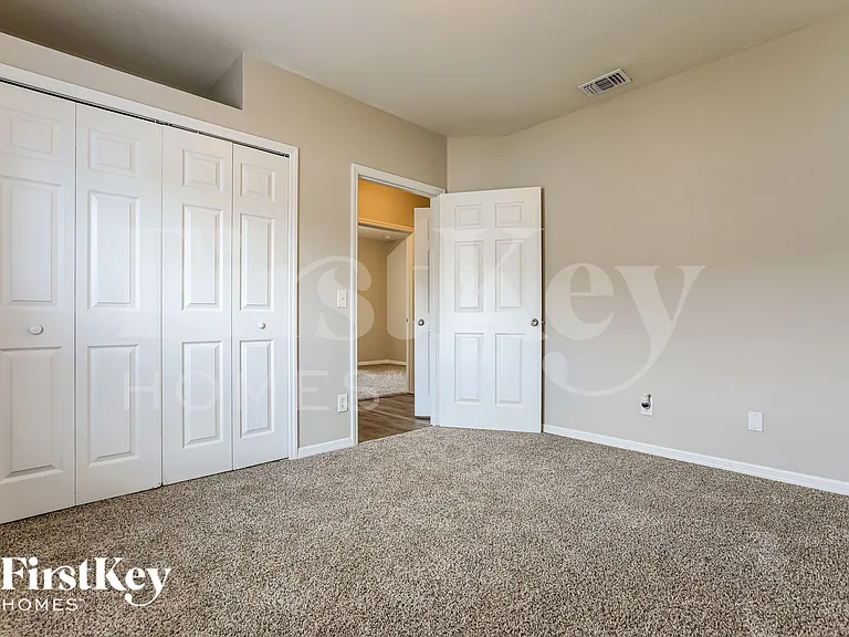 3169 N Biscayne Dr — Photo 11