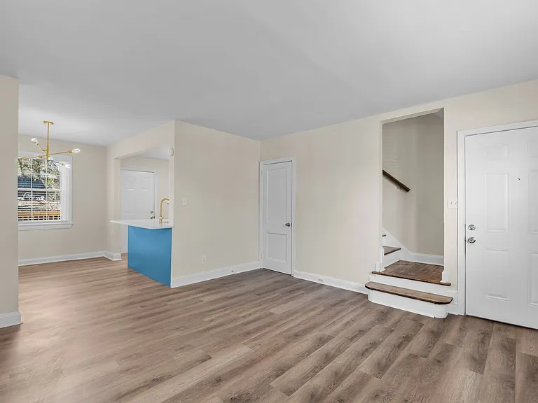 906 Clarendon St #A — Photo 7