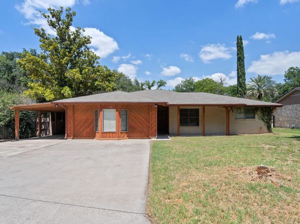 1102 Pecan St