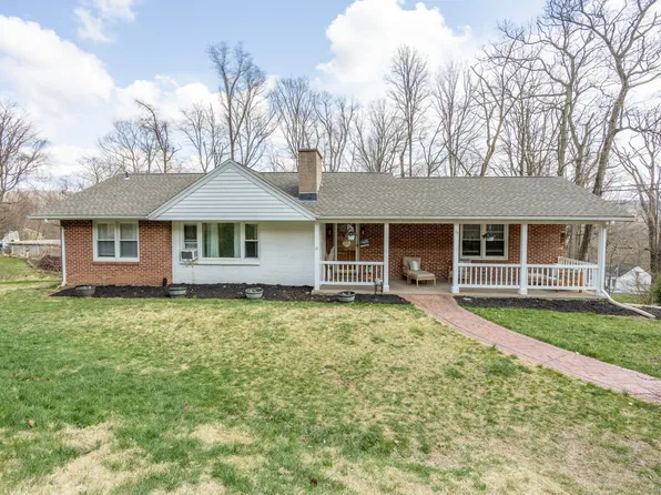 19 Mountain View Terrace, North Branford, CT 06472