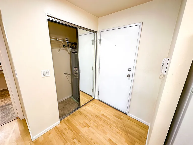 Castellan Apartments — Photo 31