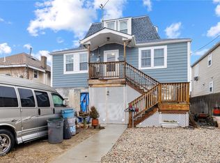 9 1st St, Jamaica, NY 11422