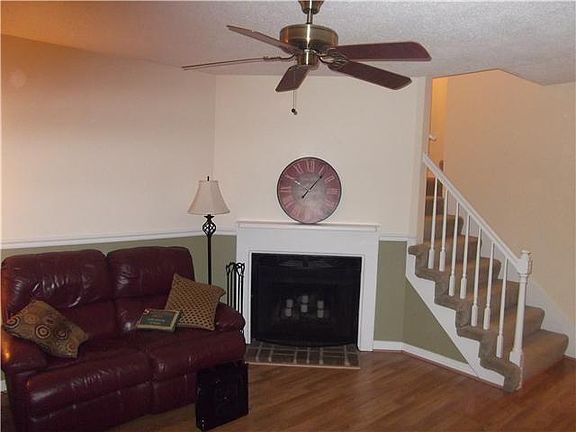 2nd image of 927 Kingsbury Dr