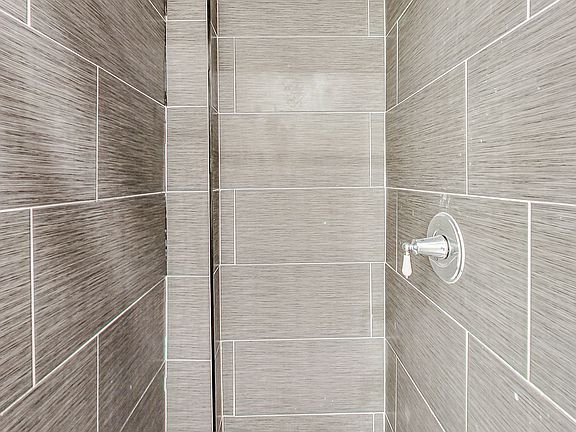 5th image of 5092 W Monroe St #1