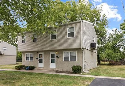 100 Hayes Ct — Photo 2