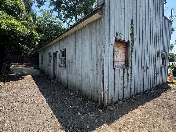 2nd image of 3282 Easton Ave