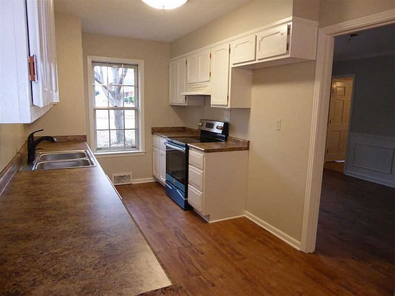 2nd image of 3040 Fairborn Dr