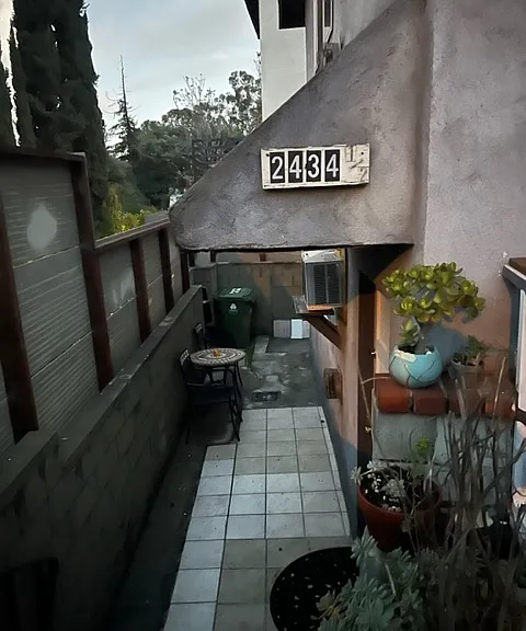 2434 Riverside Pl — Photo 1