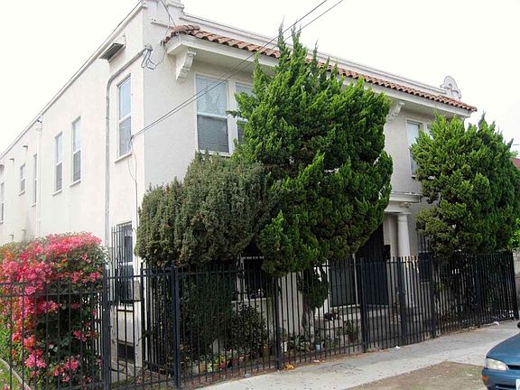 4th image of 1223-25 1/2 S Berendo St #1223