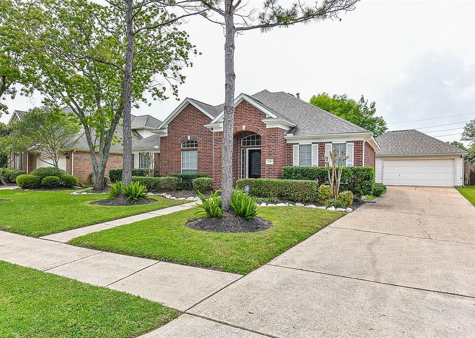 1st image of 2410 Shelby Dr