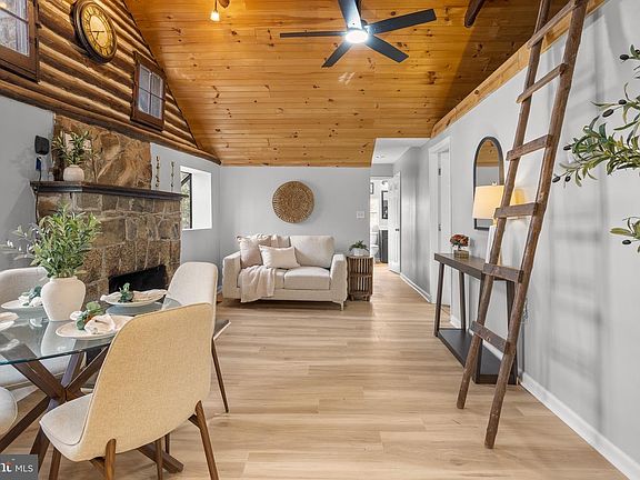 5th image of 6014 Locust Rd