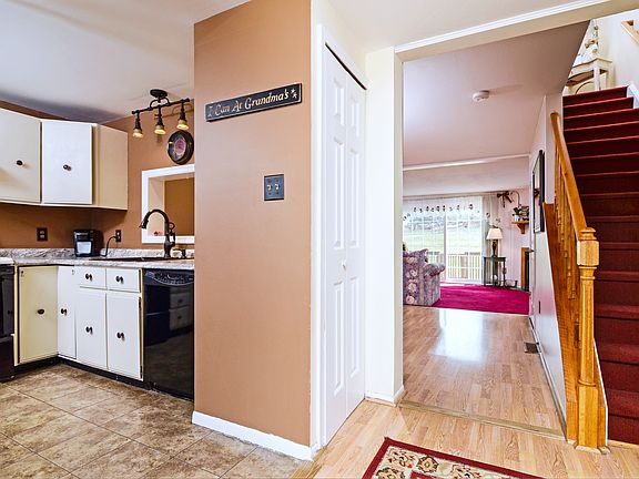 2nd image of 601 Williamsburg Dr