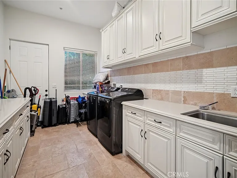 17401 Raymer St — Photo 27