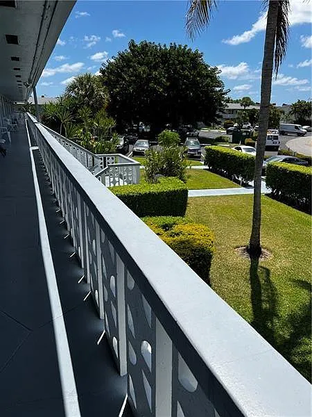 3 bed, 2.0 bath, 1200 sqft, $2,150 — Photo 2