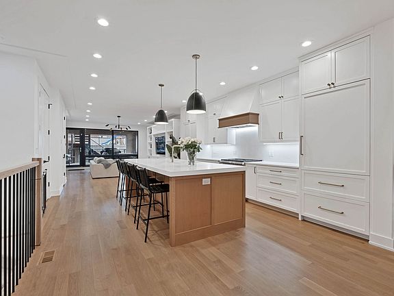 5th image of 1341 W Wrightwood Ave #1