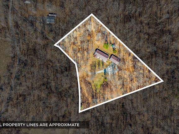2nd image of 124 Lindsay Ln