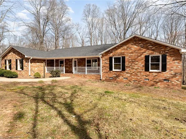 321 Deerwood Ln, Stoneville, NC 27048