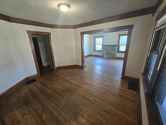 5th image of 422 Cottage Grove Ave