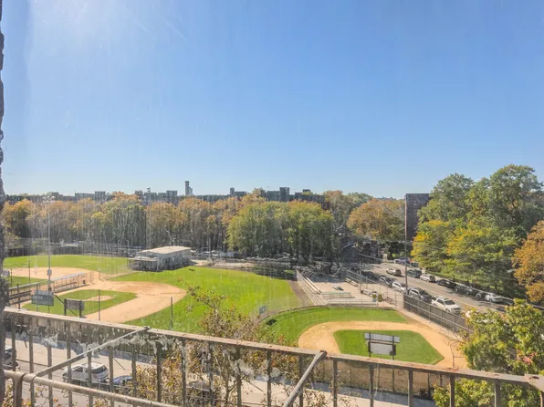 2209 Knapp Street image 2 of 9