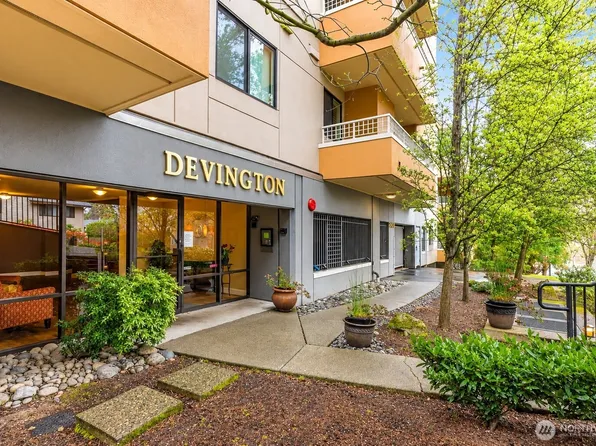 7600 SE 29th St #311, Mercer Island, WA 98040