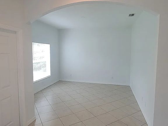 3rd image of 4446 Putnam Ave