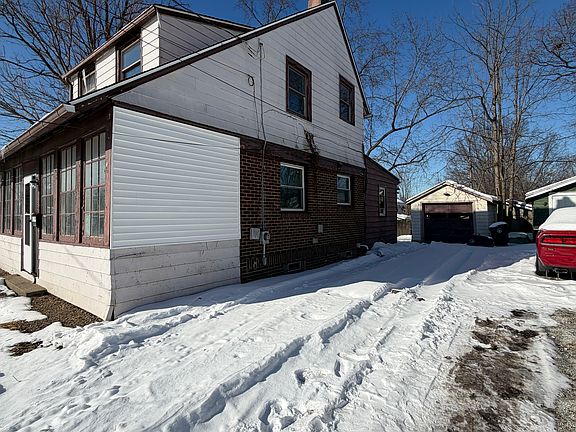 2nd image of 1449 Huguelet St