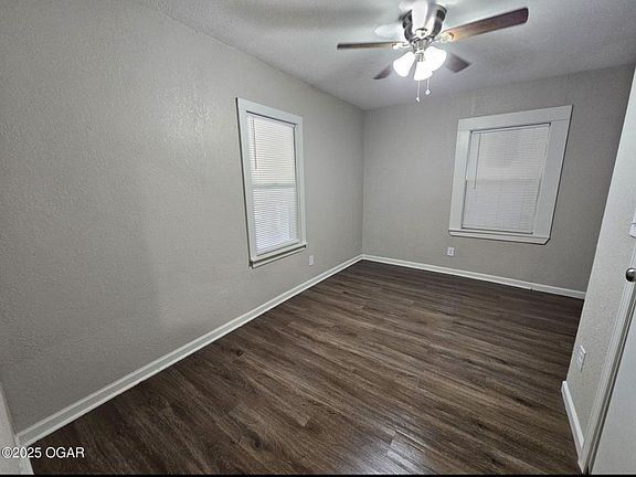 4th image of 427 E/ne B J Tunnell Blvd